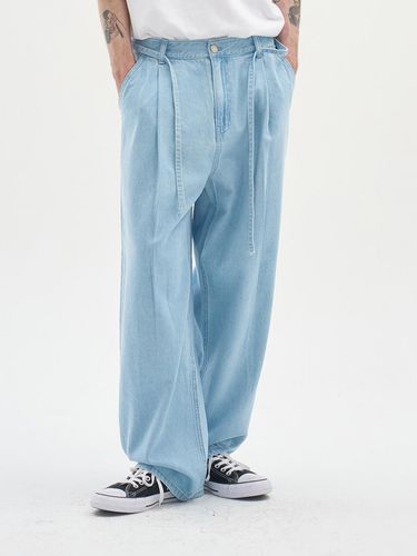 Cotton One Tuck Bleach Denim Pants - BLONDNINE - Modalova