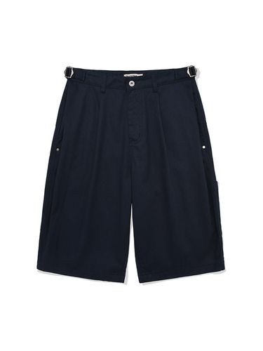 Double Pleats Bermuda Shorts - Navy - karactor - Modalova