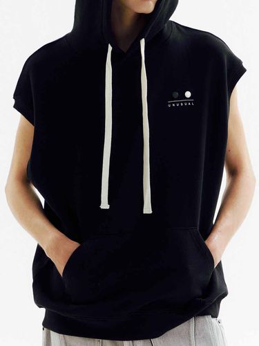 Round Logo Sleeveless Hoodie - CHOWOO - Modalova