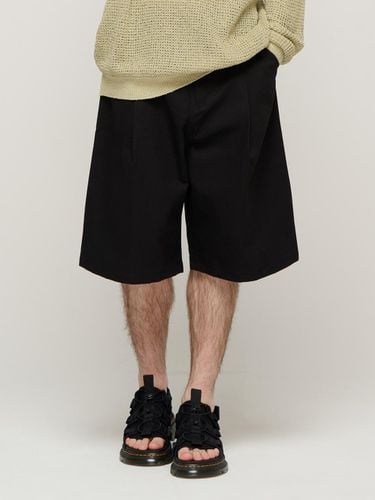 CB Bermuda One Tuck Cotton Pants_Black - CARGOBROS - Modalova