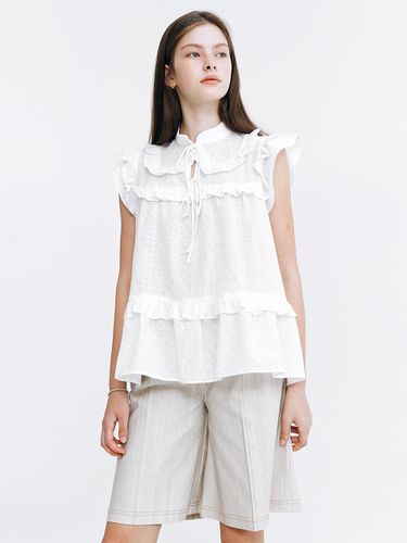 Eyelet Sleeveless Blouse - White - DEW E DEW E - Modalova