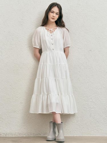 Petal Neck Cake Dress (White) - We’Dee - Modalova