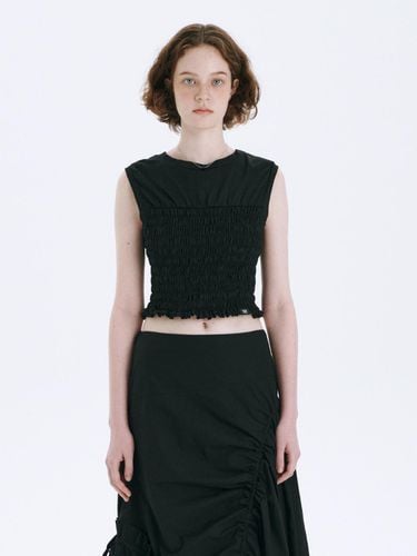 Smocking Sleeveless Top_Black - MARGESHERWOOD - Modalova