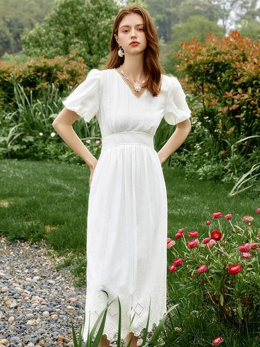 V-Neck Embroidery Maxi Dress (White) - We’Dee - Modalova