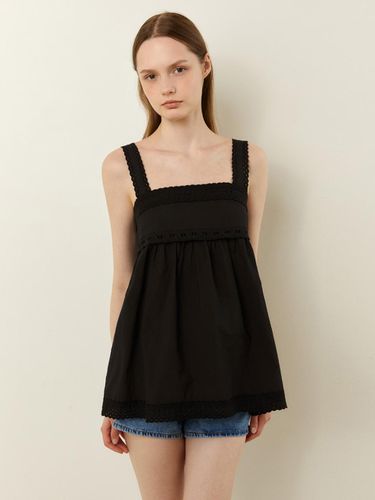 Eyelet Sleeveless Top - Black - LADYVOLUME - Modalova