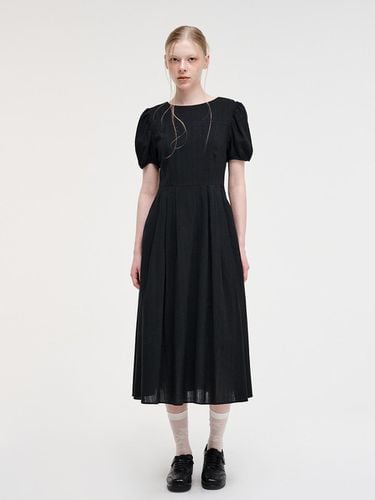 Boat Neck Pintuck Dress_Black - ETMON - Modalova