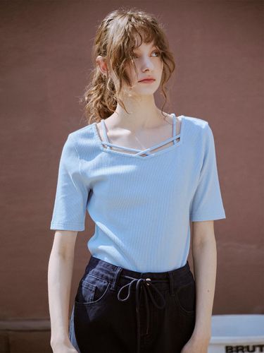 Square Neck Strap T-Shirt (2color) - HUNCH - Modalova