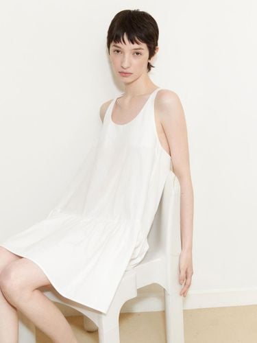 Flare Halter Neck Dress - White - LADYVOLUME - Modalova