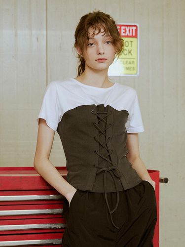 Layered Corset Shirring T-Shirt - HUNCH - Modalova