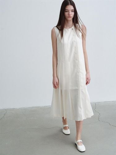 Pleated Sleeveless H-line dress [] (AEDR4B002IV) - a.t.corner - Modalova