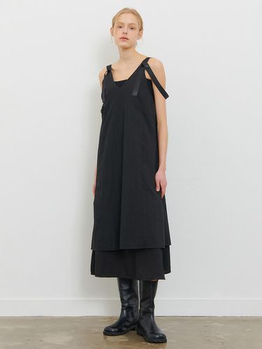 Ribbon Strap Layered Sleeveless Dress_Black - camino - Modalova