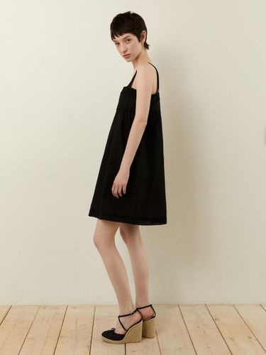 Eyelet Hem Sleeveless Dress - Black - LADYVOLUME - Modalova