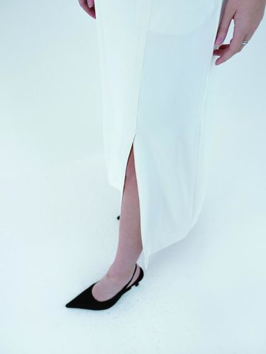 Classic Long Skirt - White - YUJI - Modalova