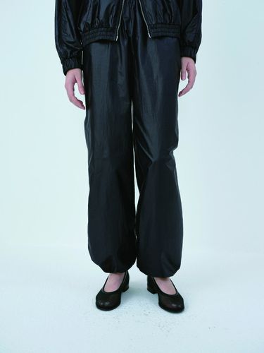 Two Way Training Pants - Black - YUJI - Modalova