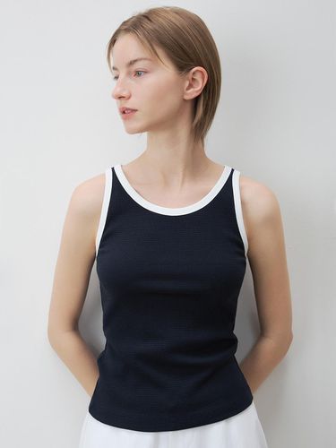 Scoop Neck Waffle Top (Navy) - KLEAN - Modalova