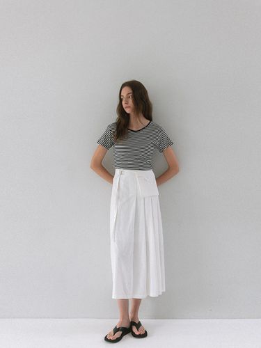 Pocket Pleats Skirt_White - dankedir - Modalova