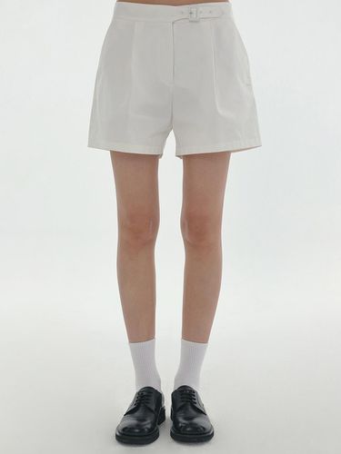 Buckle Pocket Shorts_White - CLOVE - Modalova