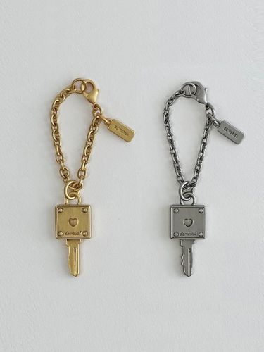 Mini Square Key Charm (2 Colors) - demeriel - Modalova