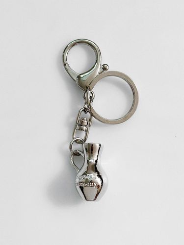 Handle Vase Keyring (2 Colors) - August Harmony - Modalova