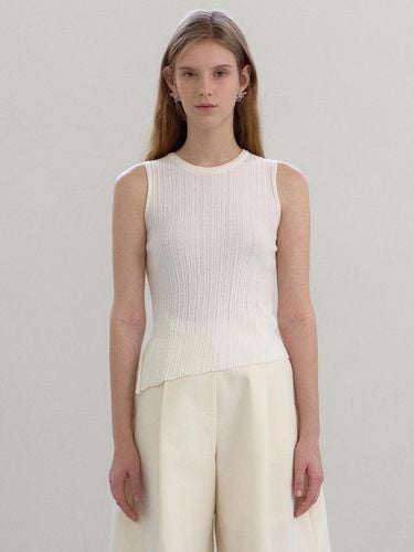 Diagonal Sleeveless Top - OVEOF - Modalova