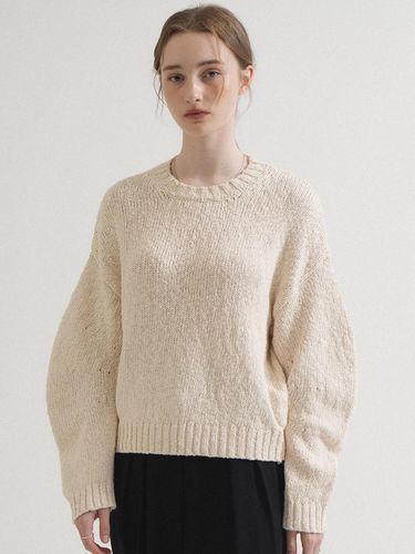 Round Cotton Boucle Balloon Knit Top_Beige - VLETI - Modalova