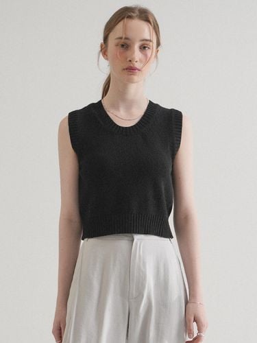 Round Crop Knit Sleeveless Top_Black - VLETI - Modalova