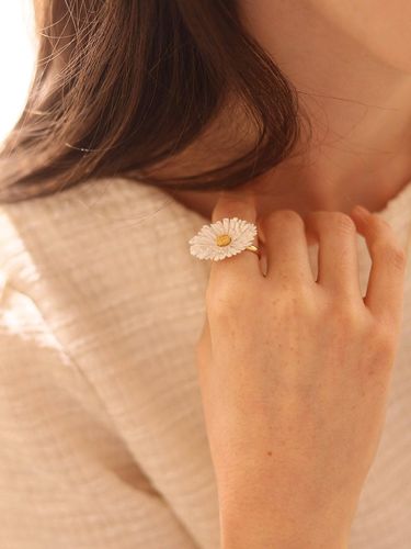 English Daisy Ring - Dana Burton - Modalova