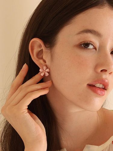 Silk Floral Alice Earring - Dana Burton - Modalova