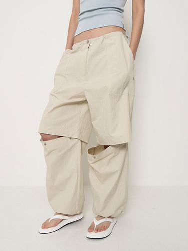 Detachable Two Way Pants_Beige - Porta - Modalova