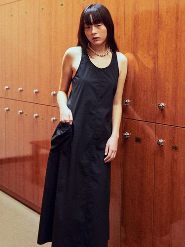 Takes A Trip Dress_Black - The Aperture - Modalova