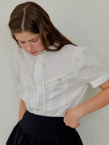 ANC French Frill Blouse_White - ANOETIC - Modalova