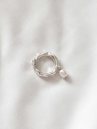 Pearl Drop Ring (Pearl) - VINOOM - Modalova