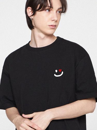 Drawing Smile Small Heart T-shirt_Black - GRAVER - Modalova