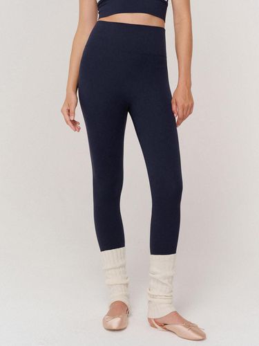 Kai Leggings_Navy - NYLORA - Modalova