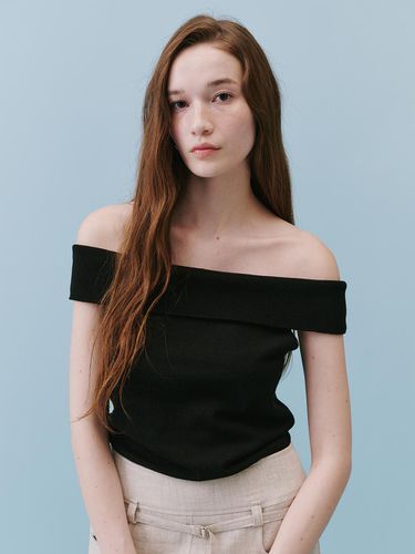 Classic Off-shoulder Knit_Black - REBOLD - Modalova