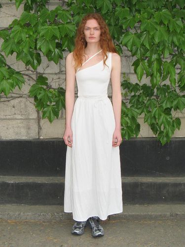 One Off Shoulder Long Dress_White - DIAGONAL - Modalova