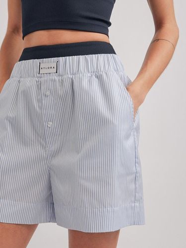 Paloma Shorts_Blue White Stripe - NYLORA - Modalova