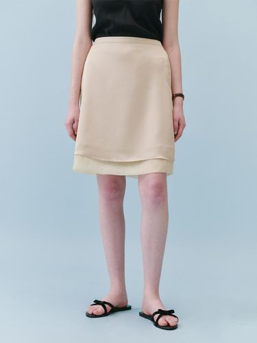 Satin Banded Skirt_Yellow - REBOLD - Modalova