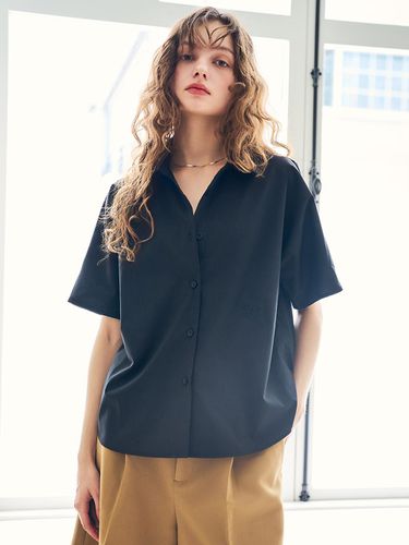 Wrinkle Free Dolman Sleeve Half Shirt_Black - GENERAL IDEA - Modalova