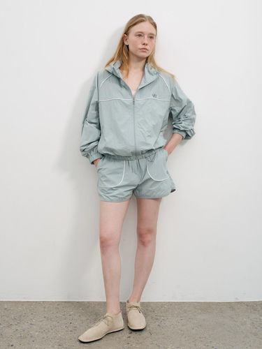 Sporty Wind Breaker Shorts - URAGO - Modalova