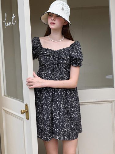 Flower Off Dress_Black - EIGHT DAYS A WEEK - Modalova