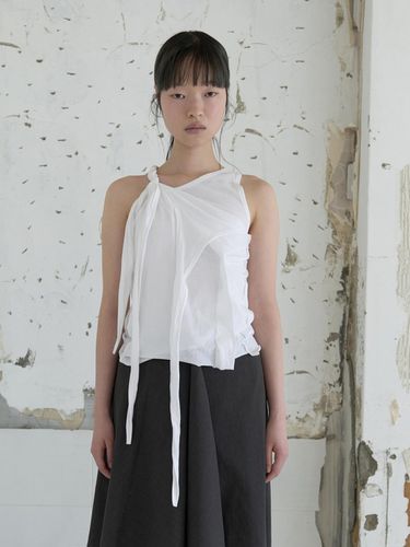 Layered Wrap Sleeveless Top (White) - REPOS - Modalova