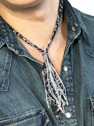 Paisley Bandana Knot Necklace_Black - S SY - Modalova