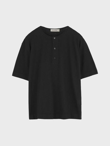 Henley Neck Half Knit Top_Black - LIEU HOMME - Modalova