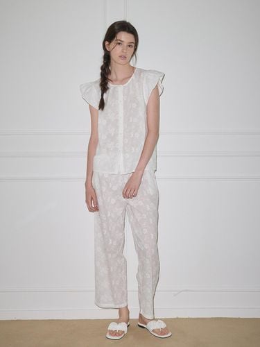 Ruffle Crew Neck Pajamas - White - Melanie Joy - Modalova