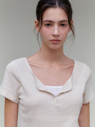 Double Inner Button T-shirt_Light Beige - ourcomos - Modalova