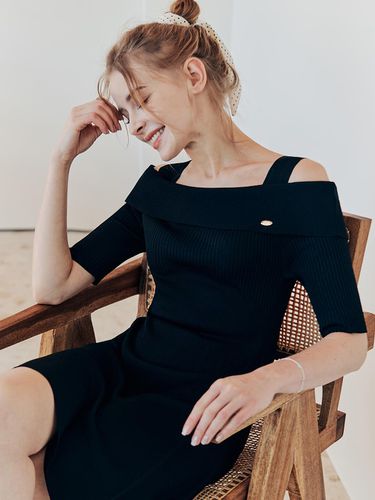 Ballen Off Shoulder Knit Dress_Black - ZEROSTREET - Modalova