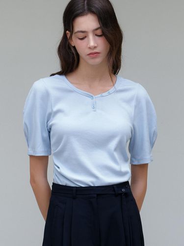 Heart Neck Button T-shirt_Sky Blue - ourcomos - Modalova