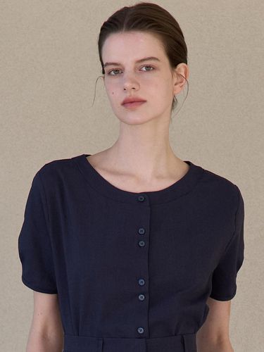 Slab Button Blouse_Navy - Amour moier - Modalova