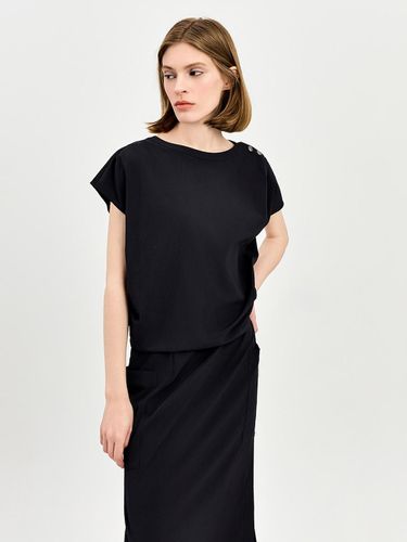 Button Point Cap Sleeve Blouse - E.B.M (Edition by Michaa) - Modalova